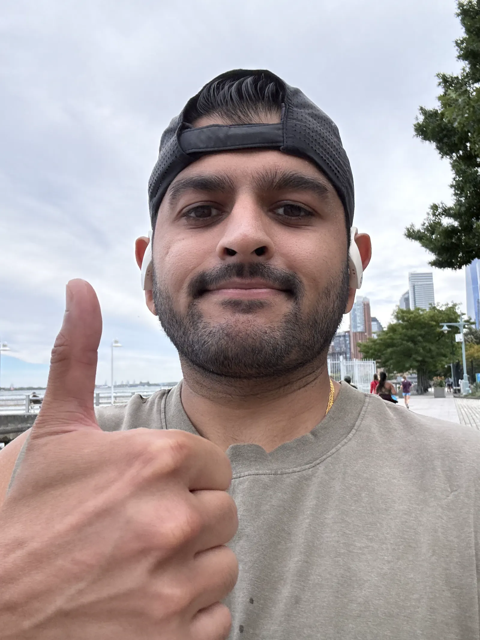 Nik giving a thumbs up on the Hudson River path